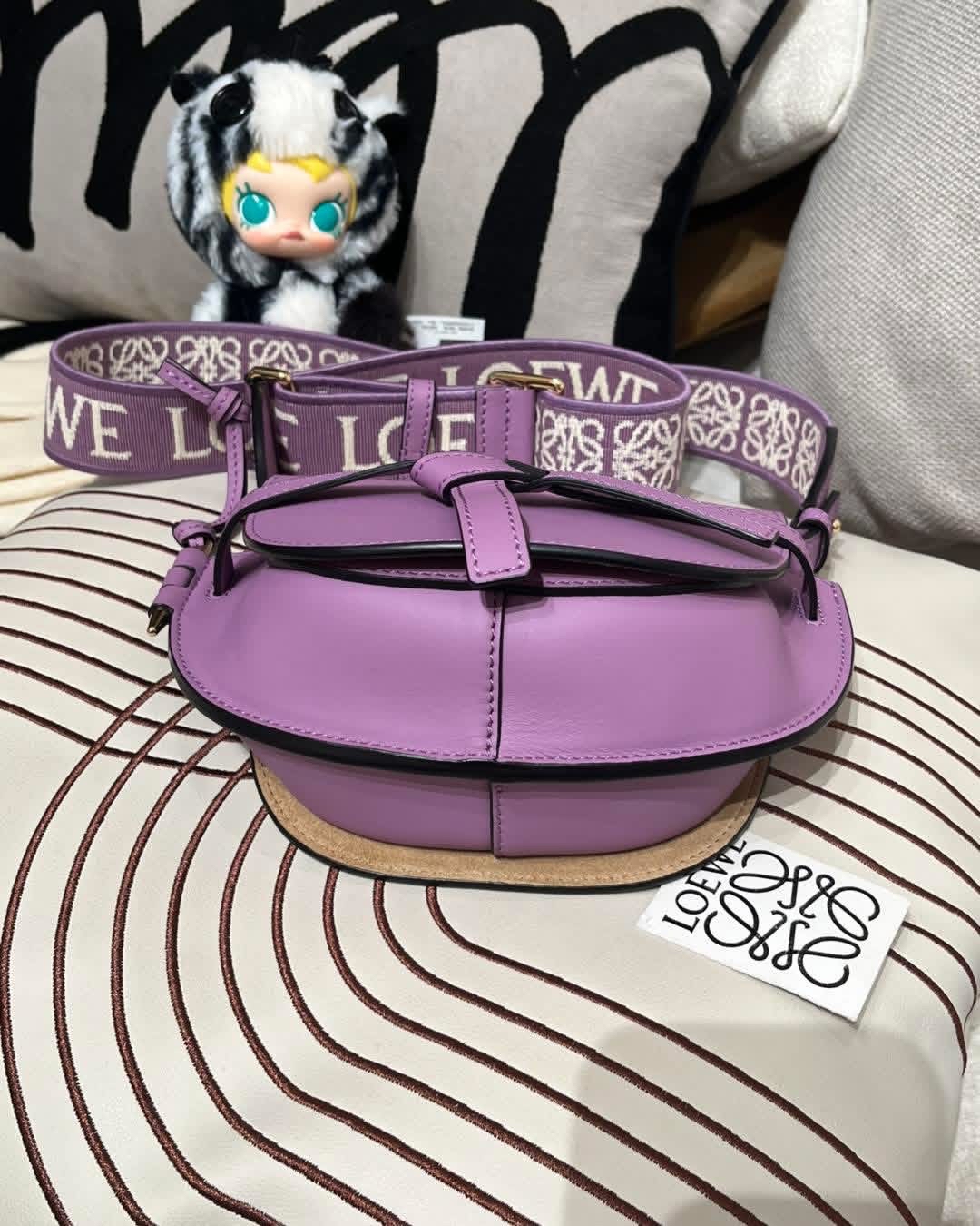 Loewe gate mini calfskin, 100%Authentic ,99%new ✅Dust bag