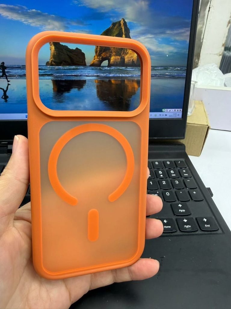 iPhone 17 Pro/ 17 Pro Max 亲肤磨砂MagSafe磁吸壳 | 防指纹防油 | 软边硬背防摔 | 独立相机键