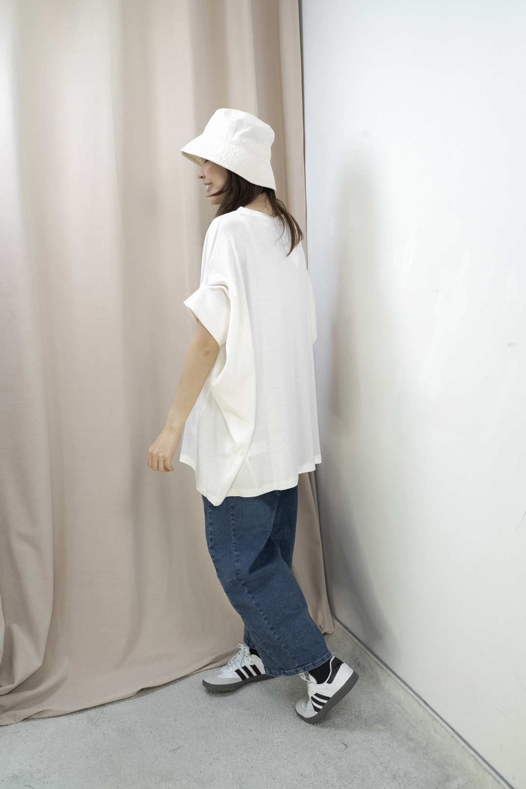 日系設計袖型寬鬆上衣(白色）