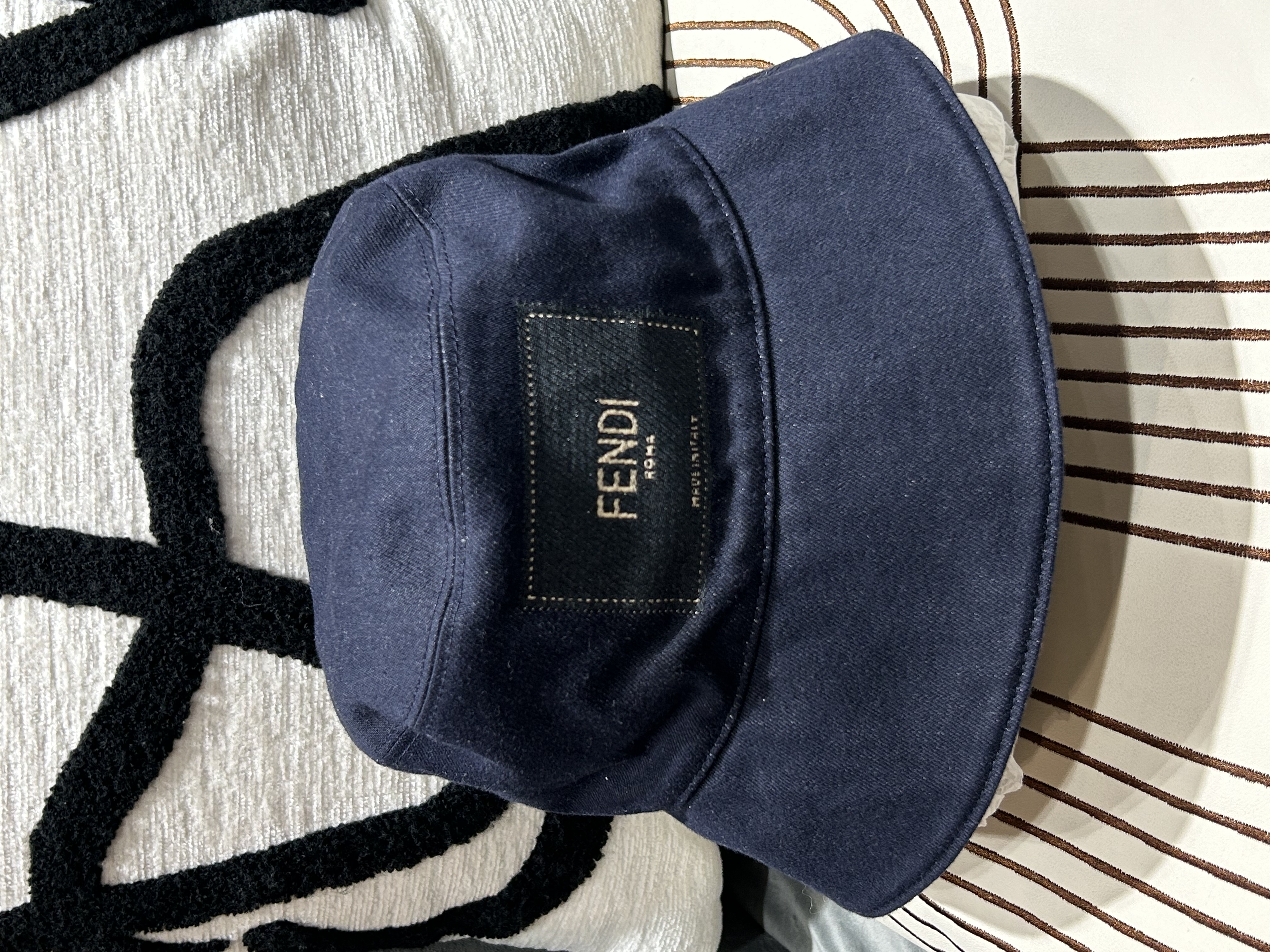Fendi Denim bucket Hat Size: M 100%Authentic ,unused 未使用品☑️dust bag 