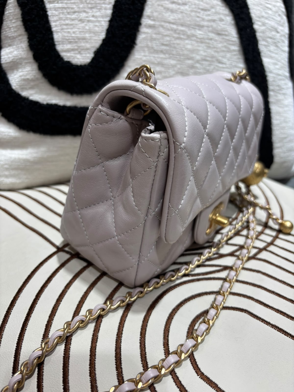 Chanel mini flap with pearl crush 金球方胖子 100%Authentic,98%new ✅晶片✅收據✅dust bag✅box