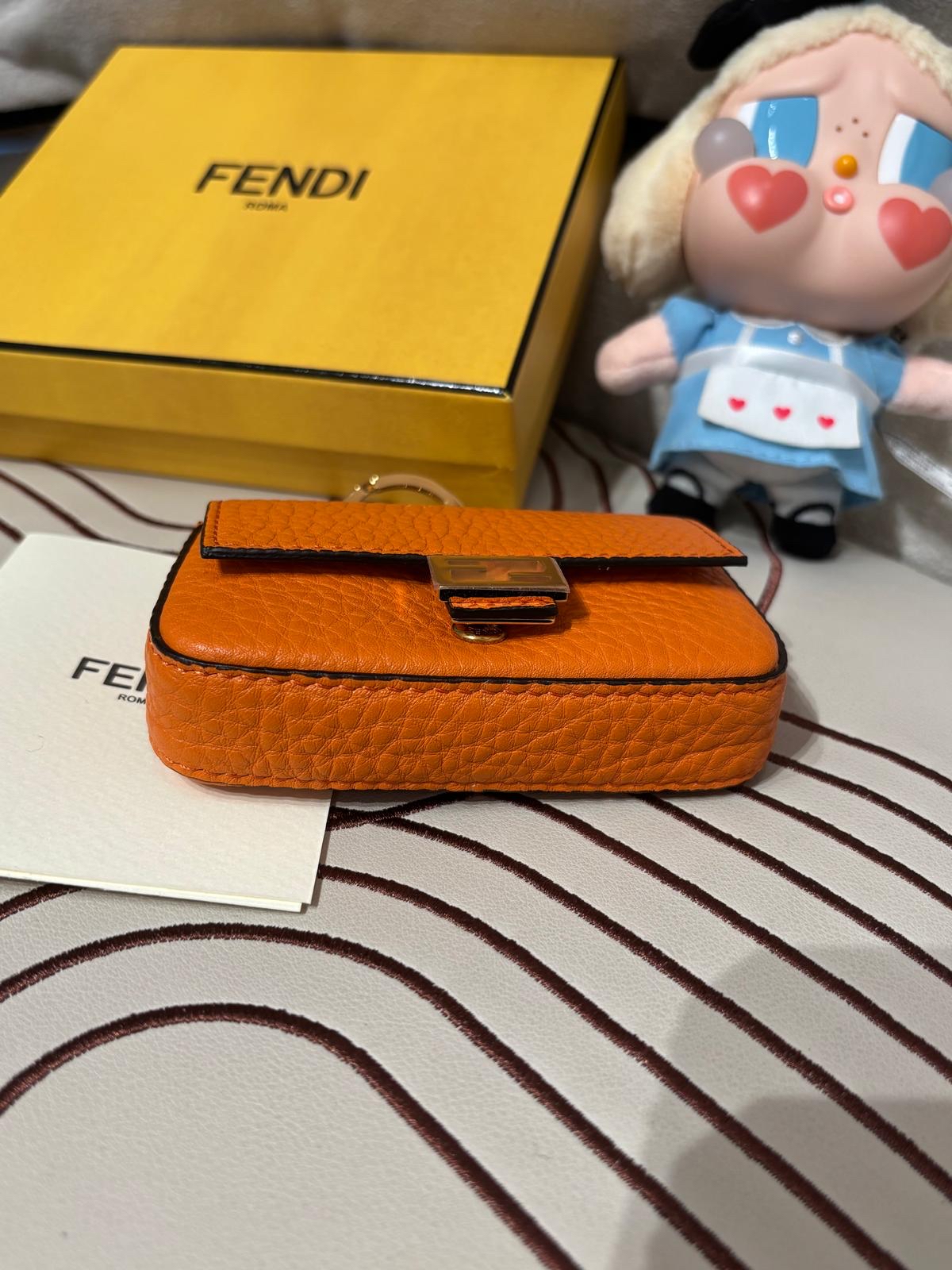 FENDI Nano Baguette Charm迷你法棍,Fendi 小牛皮散子包charm 100%Authentic ,100%new✅dust bag ✅box 