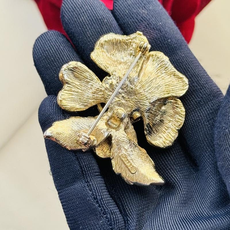 C.a. 1960s Gem-Craft Signed Craft Rhinestone Studded and Textured Blossoming Rose Brooch (MT1852)