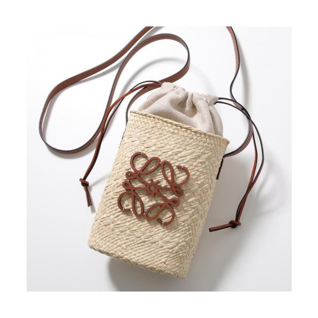 限時優惠✨訂貨🍒Loewe Square pocket bag  Size 22.5x14x6cm