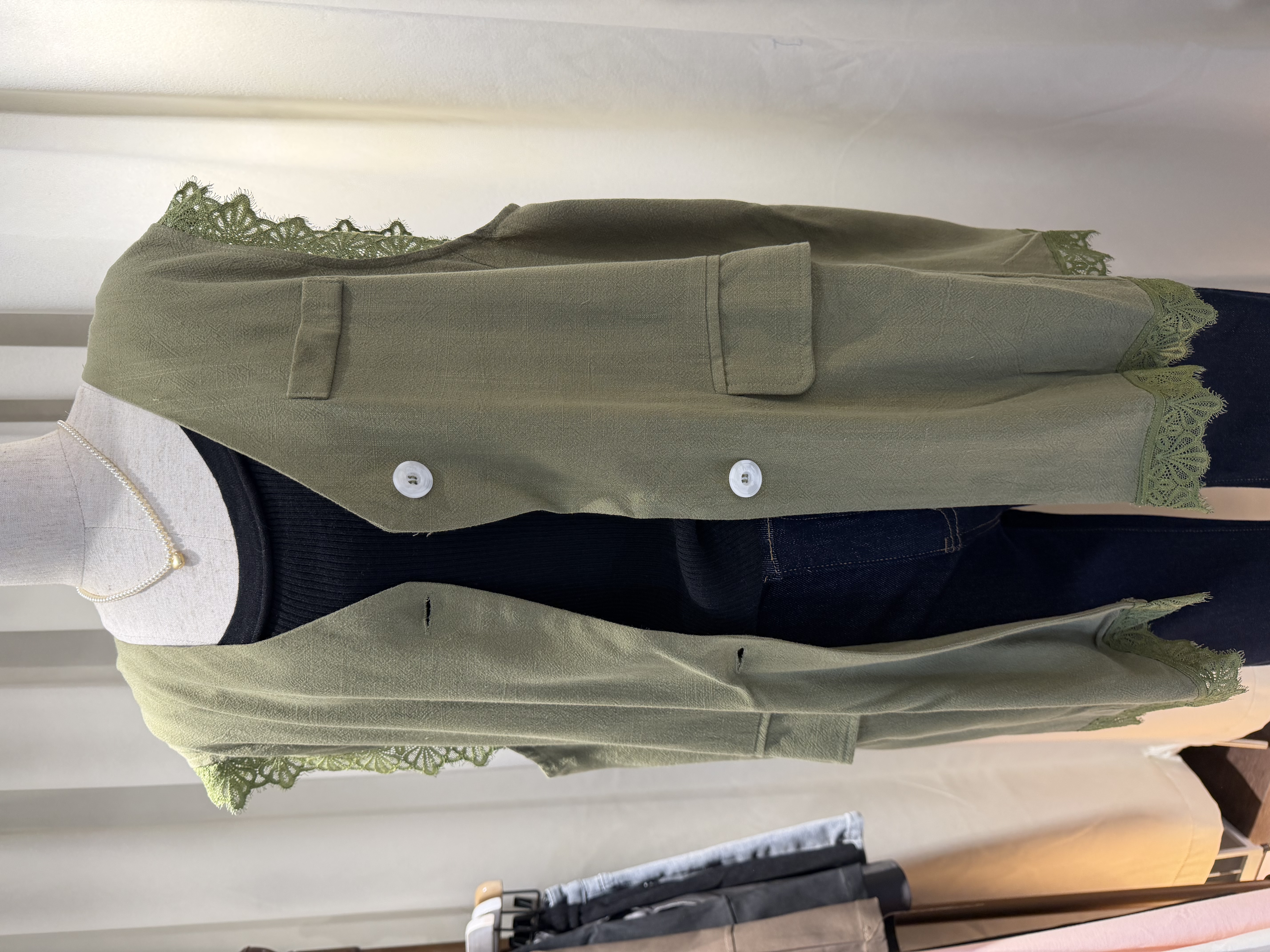 蕾絲邊飾亞麻背心