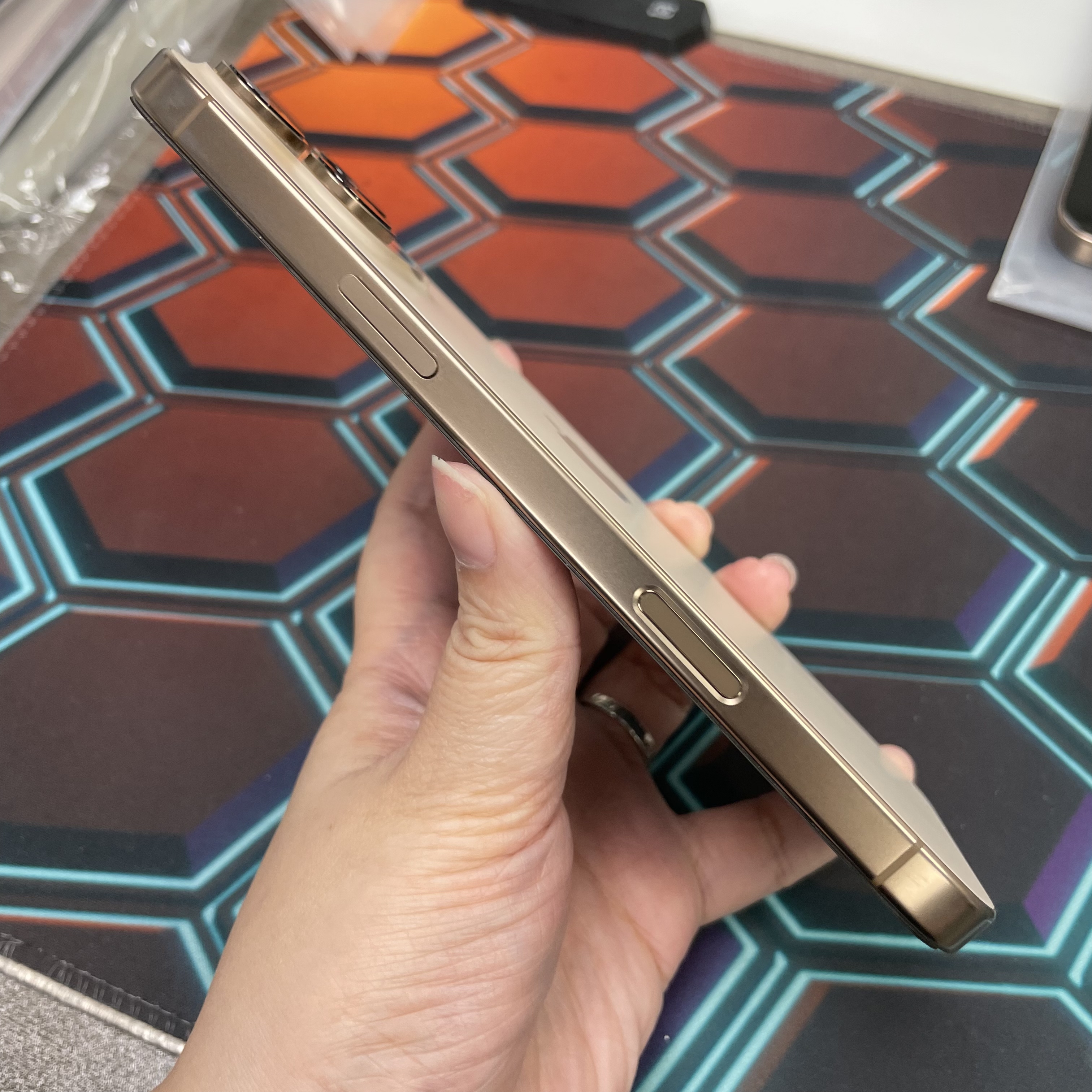*8052 16 Pro max 完美機 256GB 電84 沙色 gold