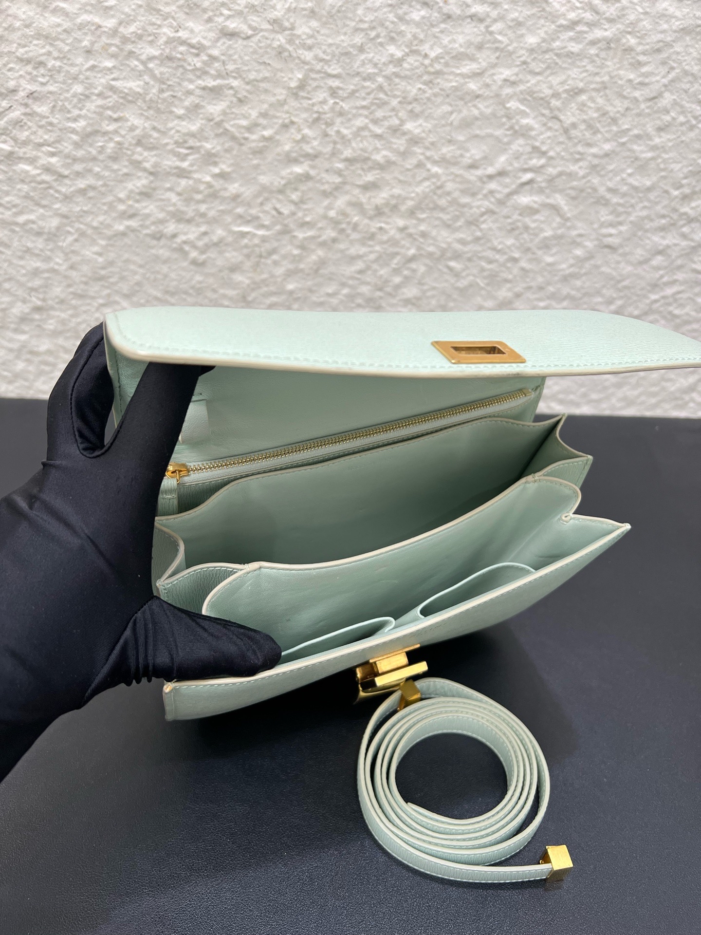 【預訂貨品】Celine 薄荷綠牛皮水波紋豆腐包