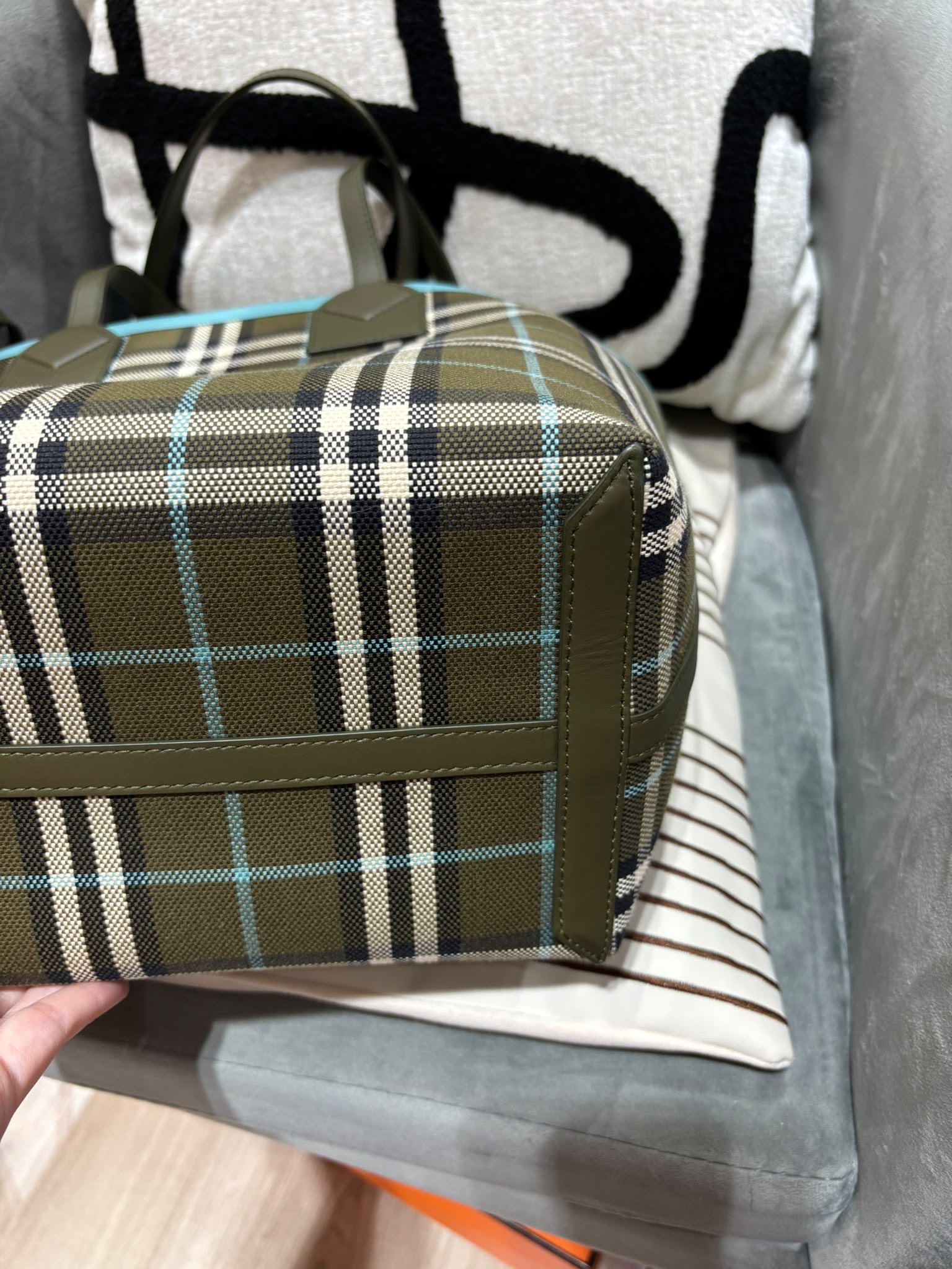 Burberry London Tote Bag Small 100%Authentic, 99%New ✅Dust bag
