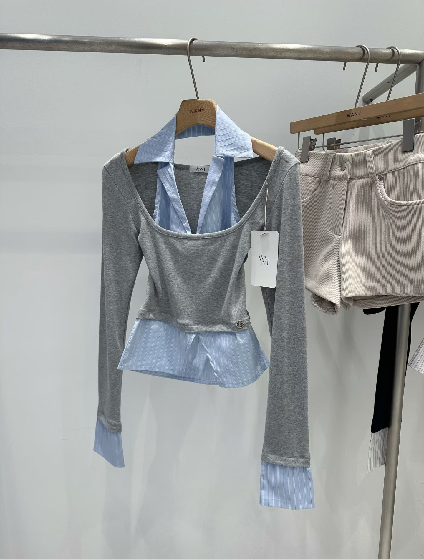 大露肩直紋女神上衣