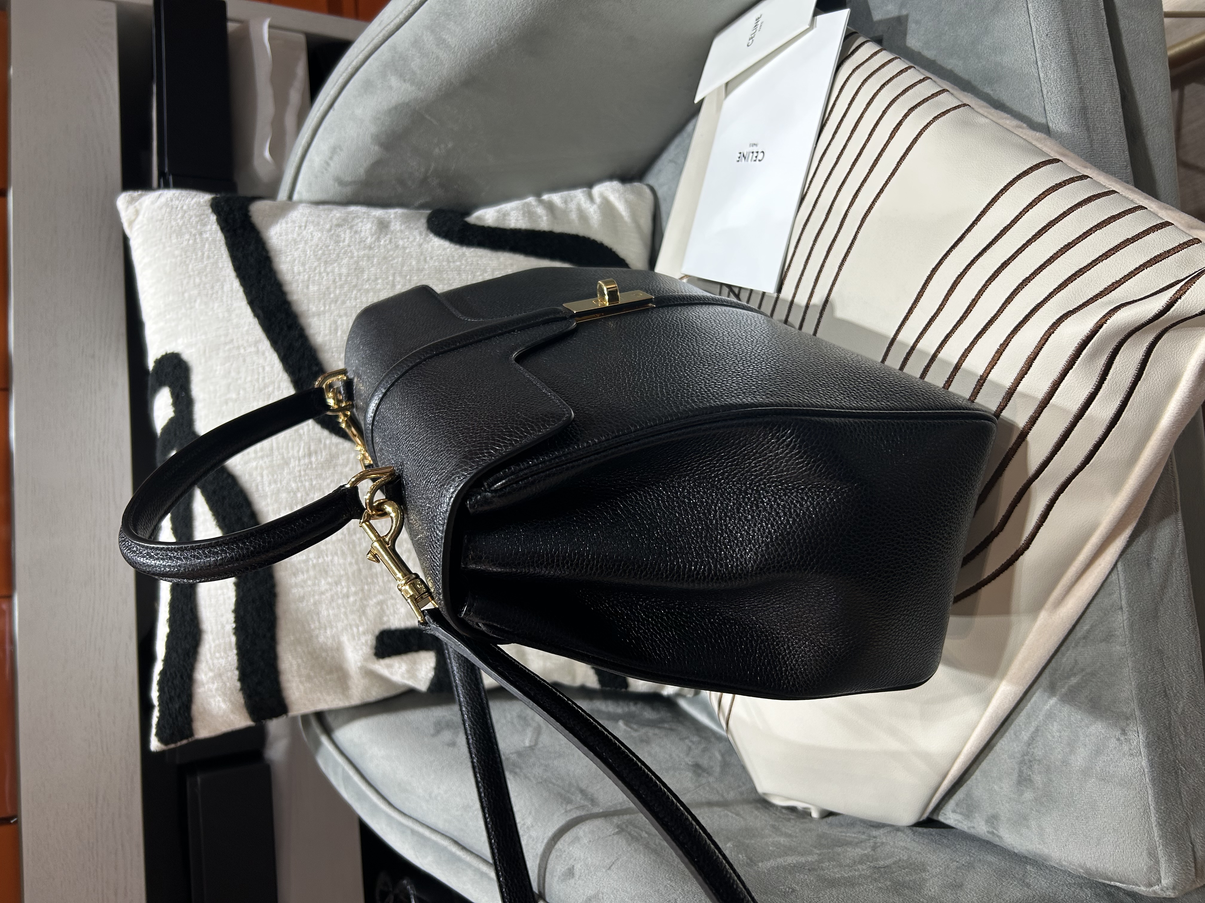 CELINE 16 Medium 2 way bag Black Calfskin黑色小牛皮16 中號兩用袋100%Authentic, 98%new ✅專門店收據✅防塵袋✅肩帶 