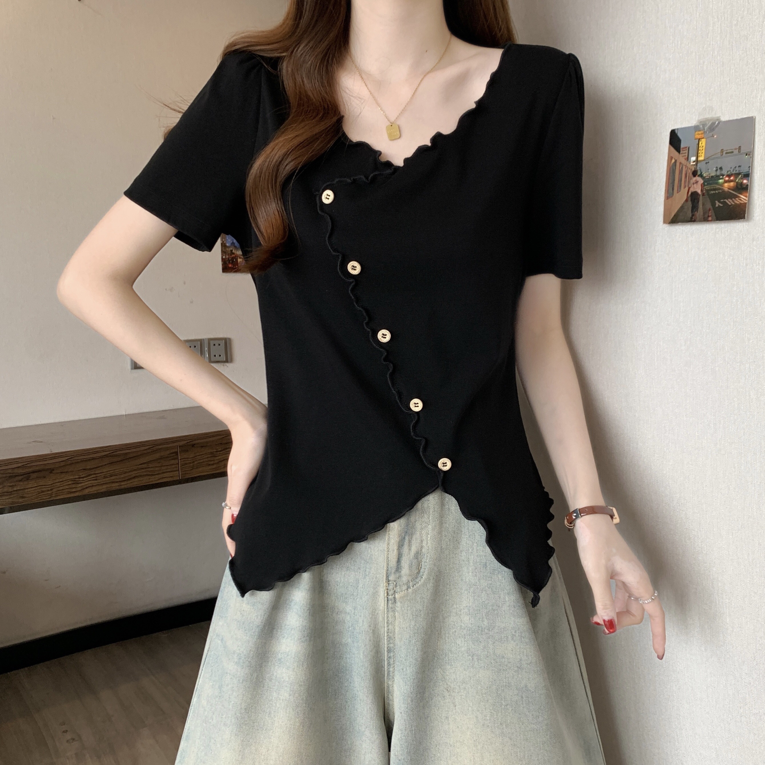 B161(80713) 韩系气质尖角拼斜排钮木耳边设计感3色上衣