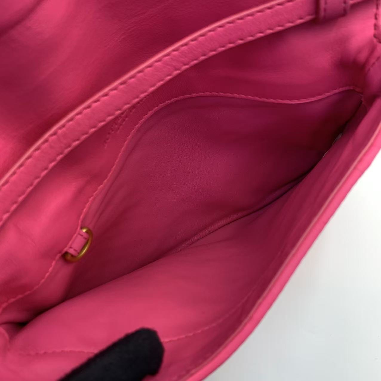 Bottega Veneta葆蝶家信封包 桃紅色牛皮 Bv經典編織物斜挎包【過年紅噹噹精選❤️‍🔥】