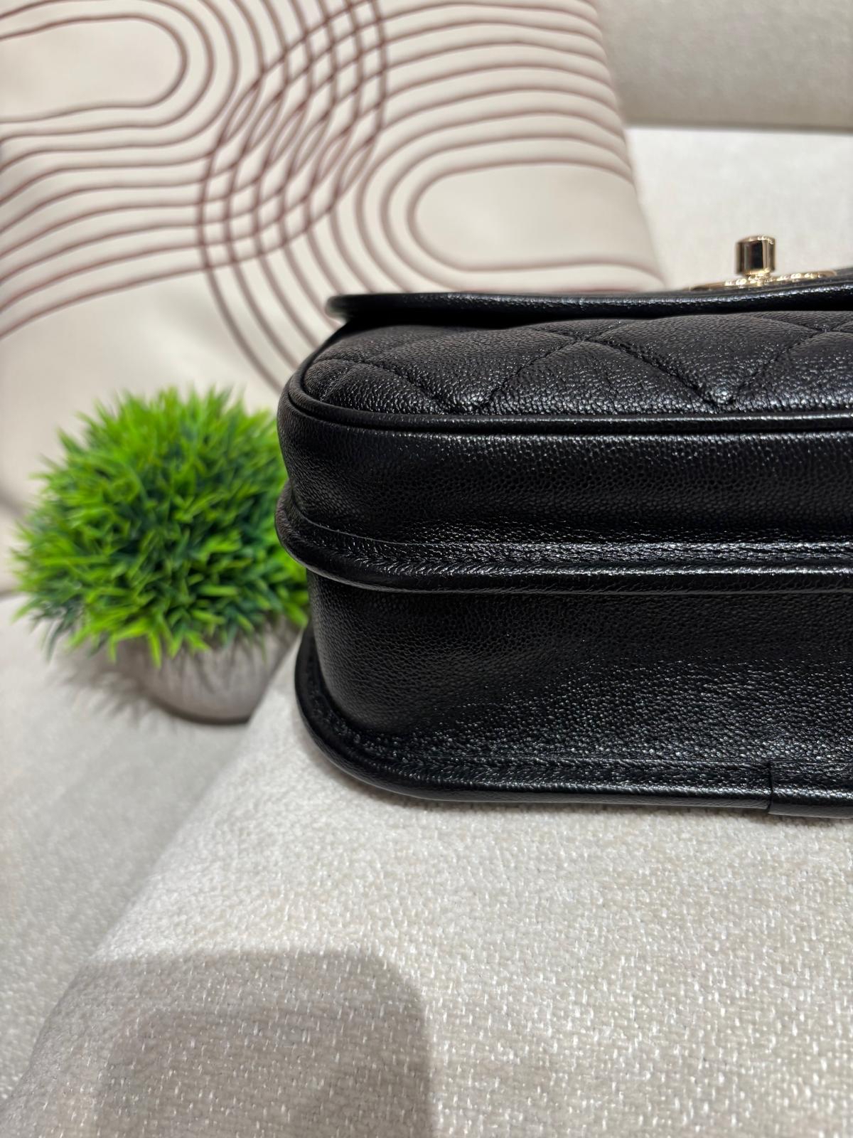 Chanel flap bag cc logo 黑色荔枝牛皮 ,100%Authentic ,98%new ✅31 card✅dust bag✅box