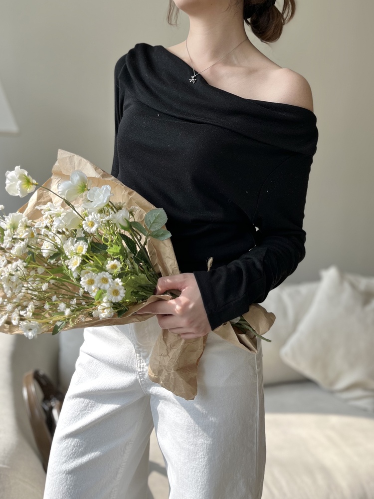 Muse Off Shoulder Drape Top (Black)