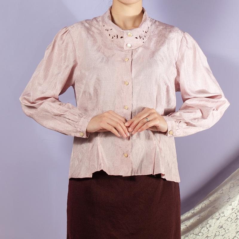 Vintage Japanese Light Pink Elegant Scrollwork Cutout Pattern Rollover Collar Blouse / Shirt (TA165)
