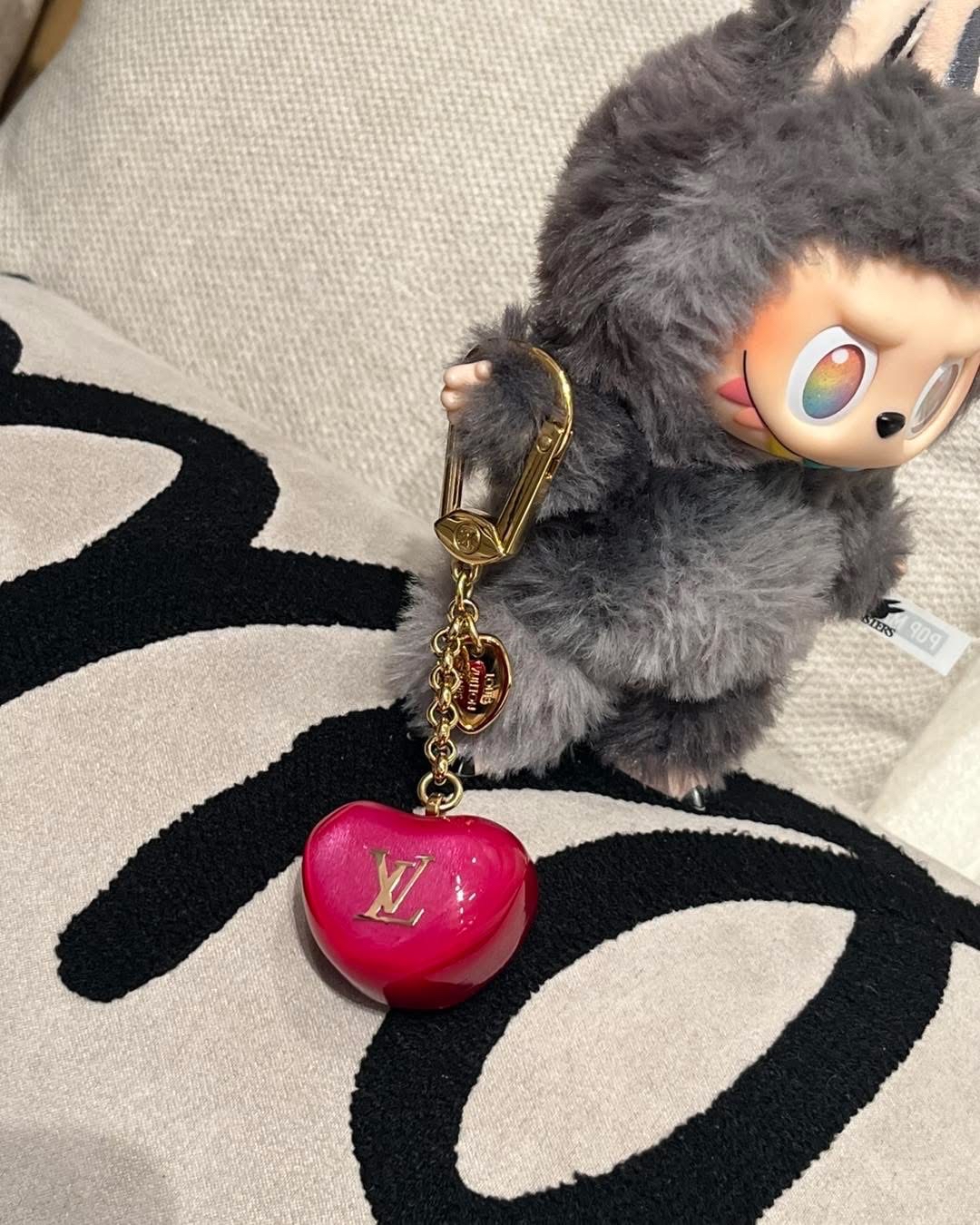 Lv Pomme D'Amour Coeur Rayures Heart Key Holder/LOUIS VUITTON Bag Charm 100%Authentic 未使用品unused ✅dust bag 