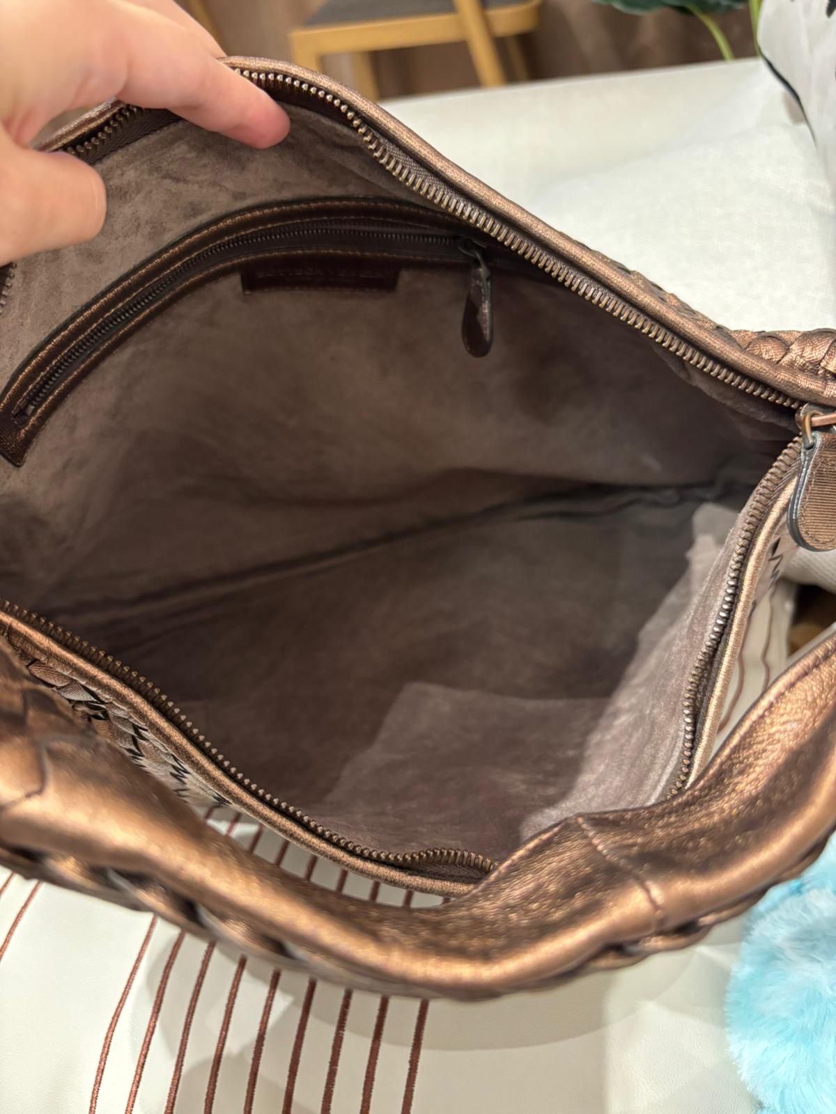 Bottega Veneta BV hobo calfskin 100%Authentic, 98%New ✅Dust bag