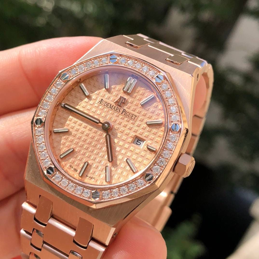 防眩光处理蓝宝石水晶 表壳套和表带均为316L精钢镀18k玫瑰金 瑞士进口石英机芯 组件这些看得明明白白 表壳套 底盖 表盘 防水胶圈等等 拆解看得细节，明明白白‼️💯😎