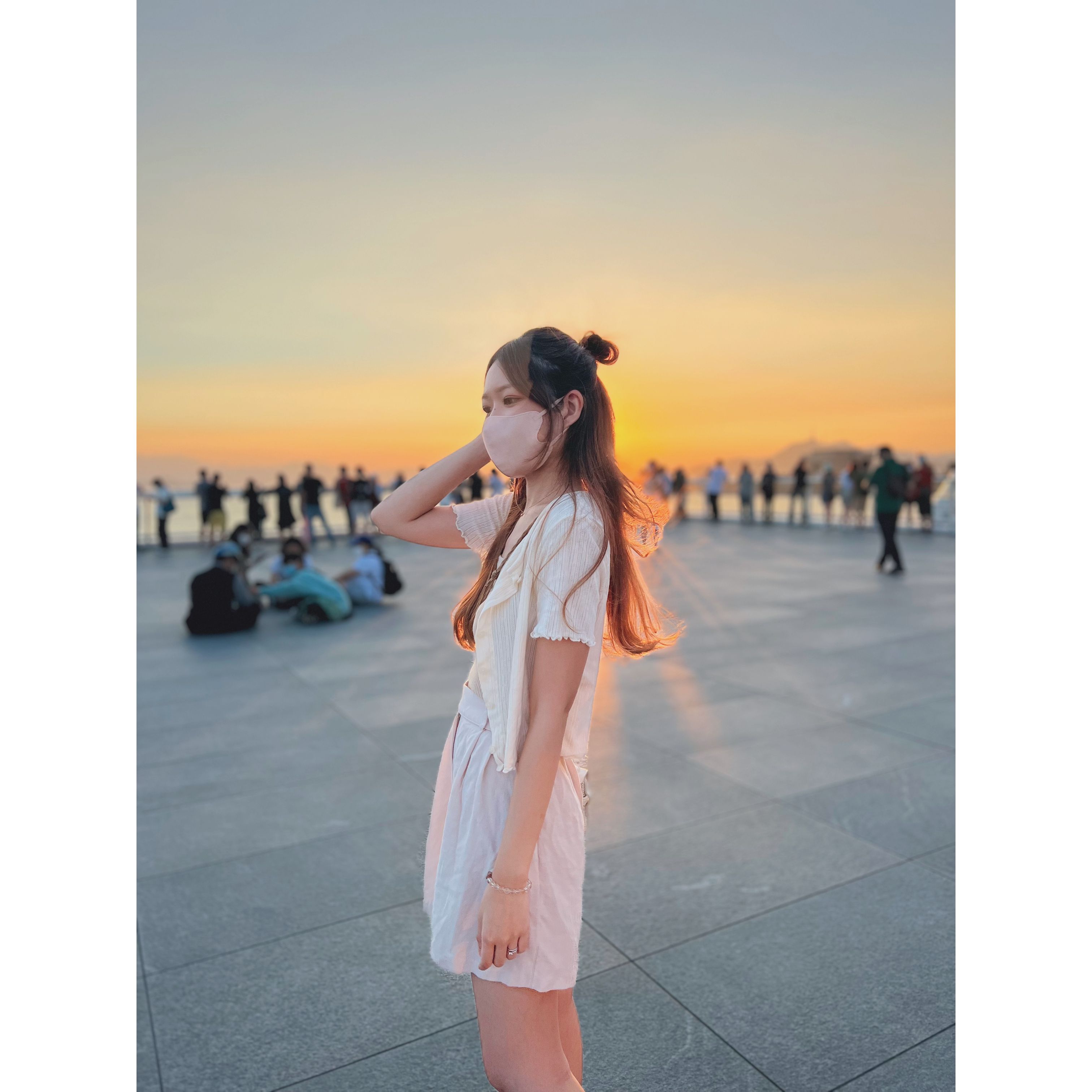 <最後現貨> <KR> ♥︎花花鈕捲邊鏤空cardigan* grey