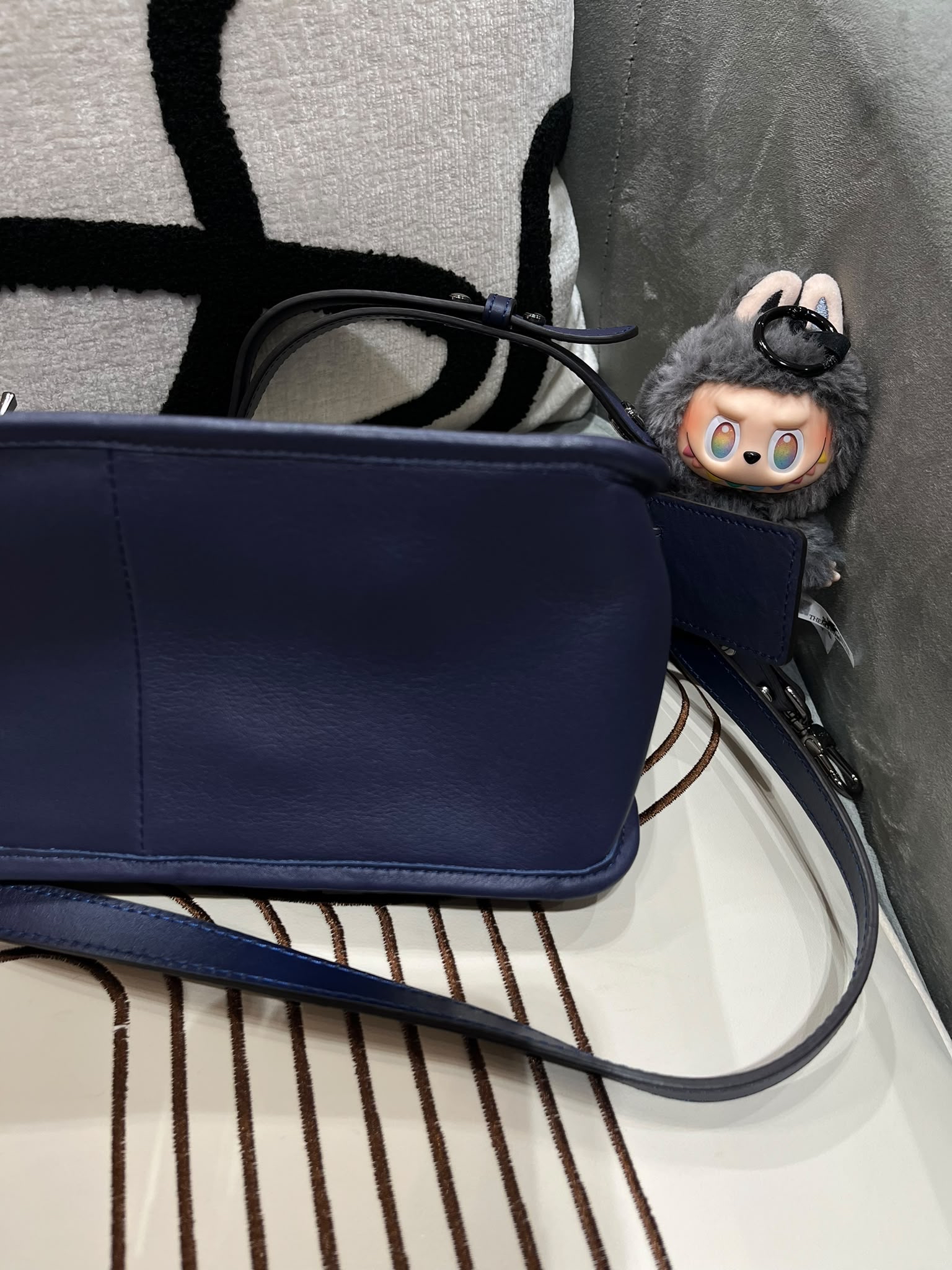 Longchamp Shoulder bag 100%Authentic, 98%New