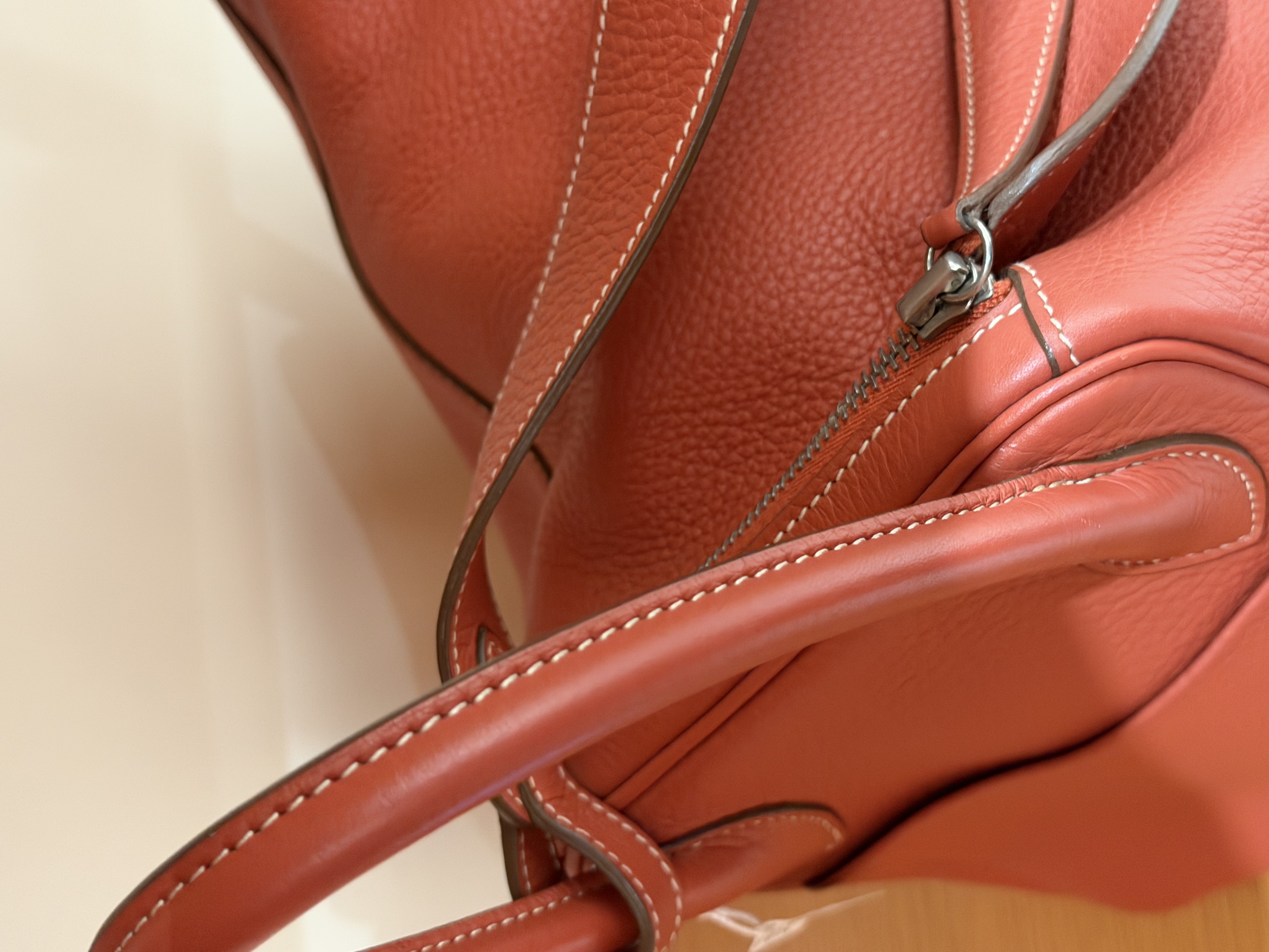 直播貨品 |  [1個-$100 2個-$300］框Q HH38