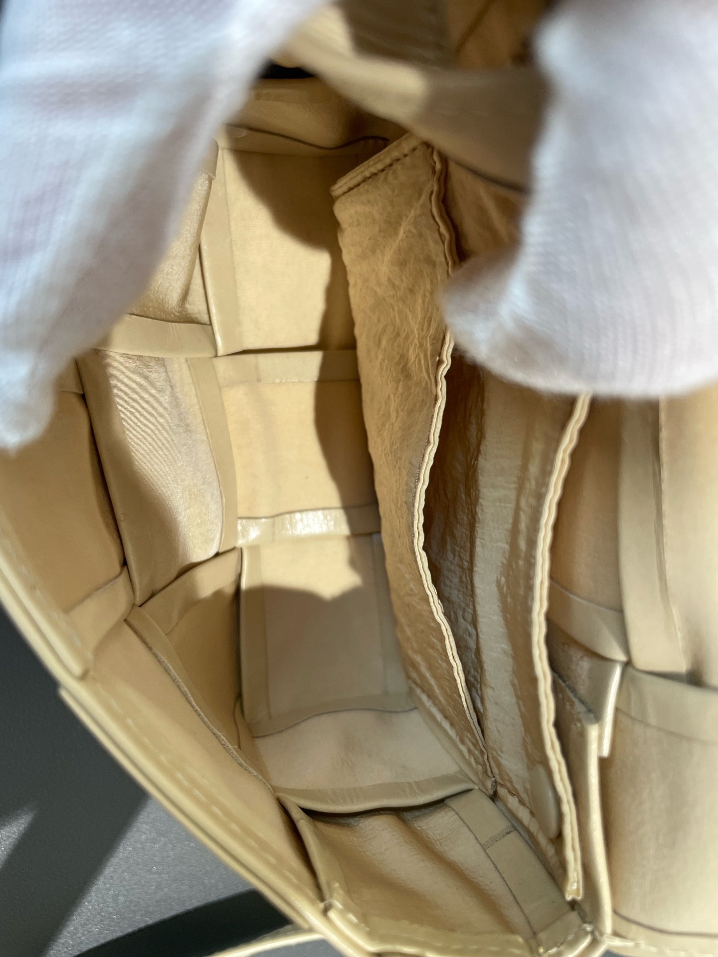 【預訂貨品】BV Candy Cassette六格米黃色編織包 