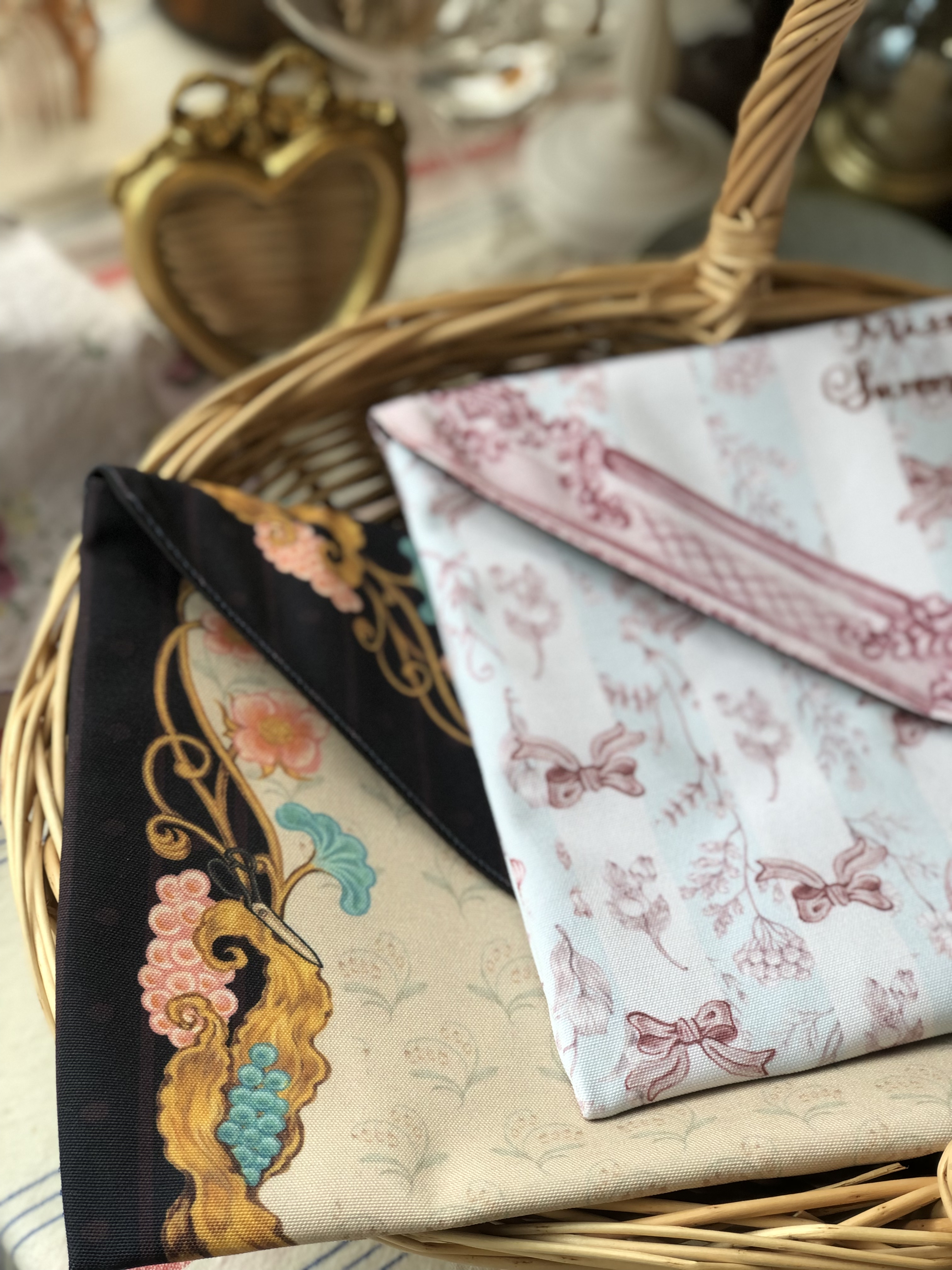 Miss Summer envelope clutch