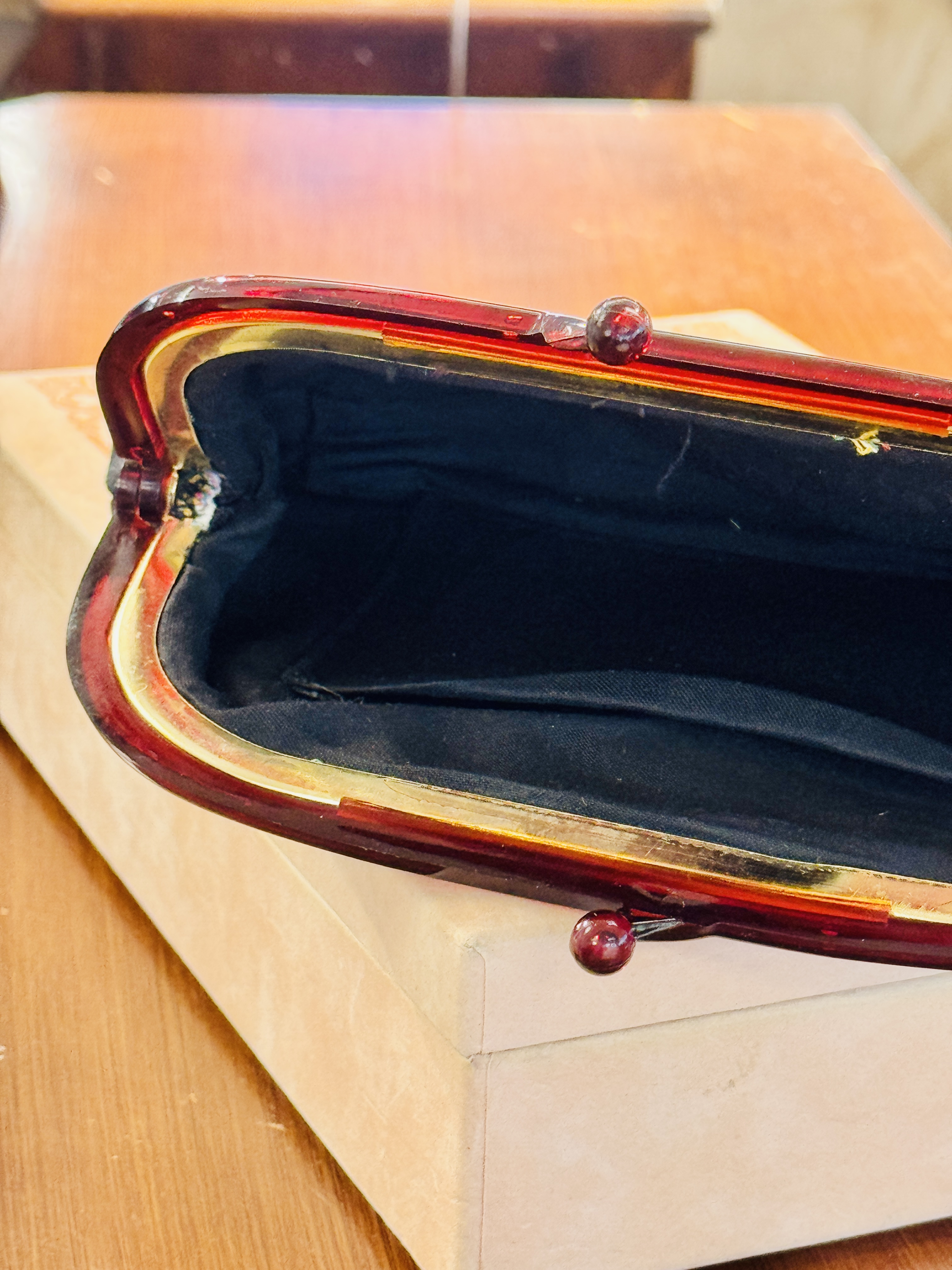 C.a. 1970s Floral Tapestry Clutch with Lucite Frame (MT2508 )