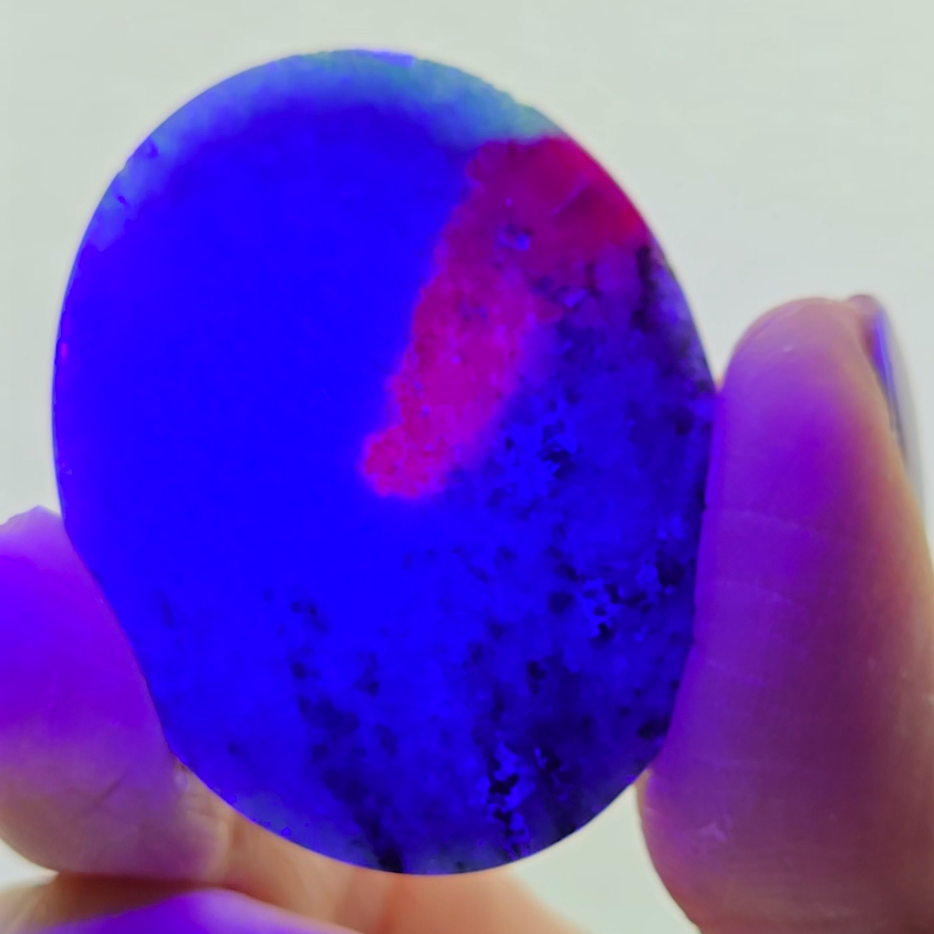 Ruby in zoisite cabochon with strong UV - RBY51