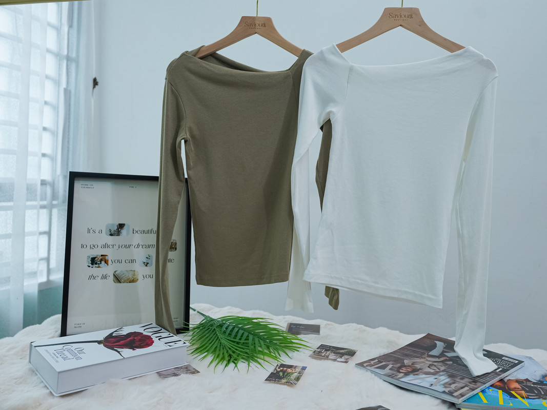 Minimalist Wide-Neck Off-Shoulder Fitted Long Sleeve Top‖ 极简风宽领斜肩修身长袖上衣 KR013142101