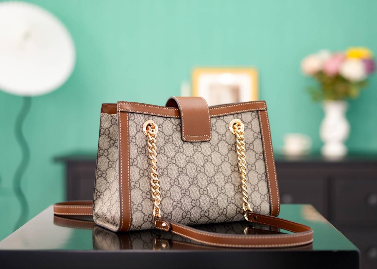 🥯Padlock系列GG小号肩背包 老花棕色 26cm 休闲、随意、有范且非常大牌的款 真的非Padlock这款购物袋不可 通勤风，小号容量也非常OK 包身轻便，非常适合上班族！ 官方款号 498156 尺寸：26x18x10cm