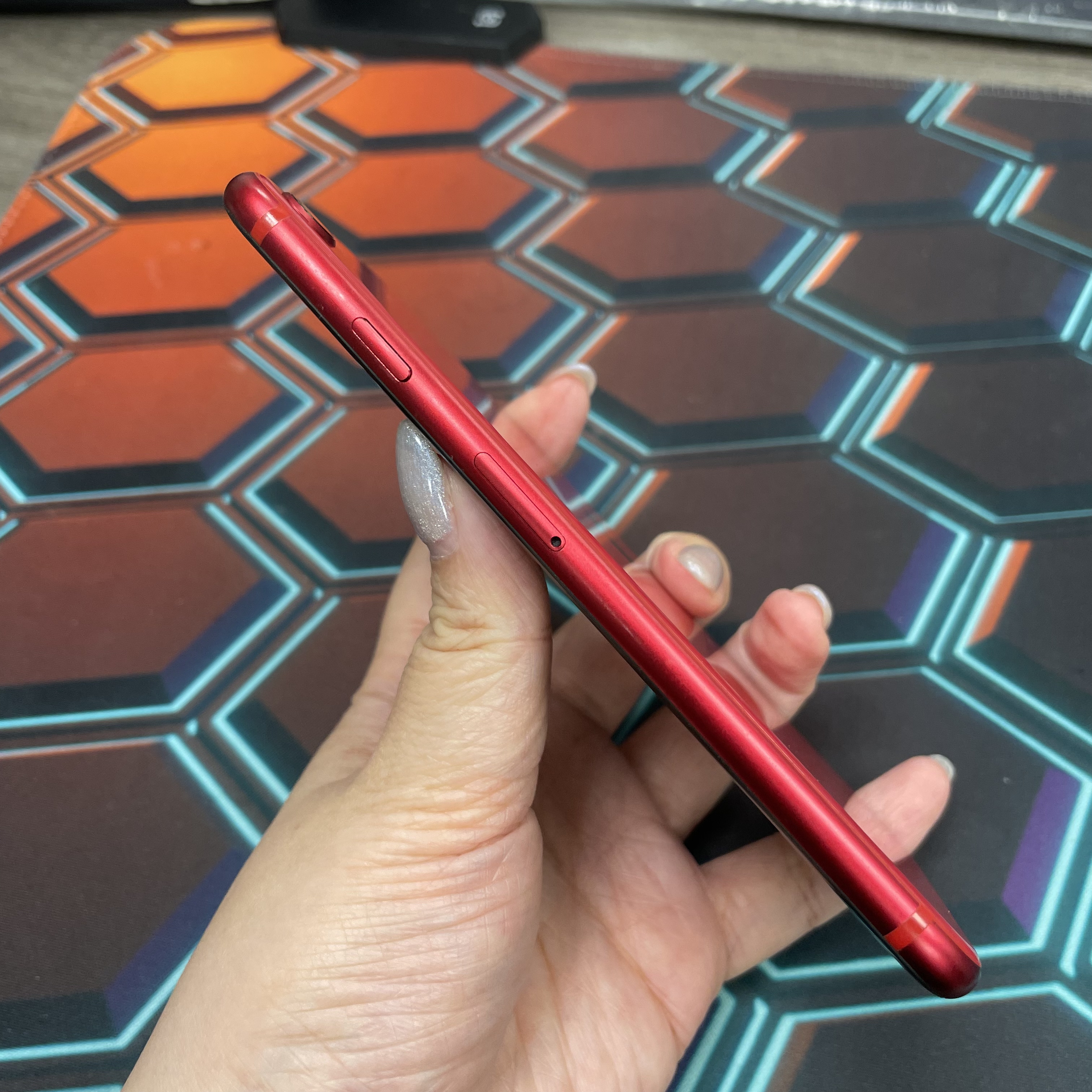 *7010 SE 2 勁靚機 128GB 電76 紅色 red