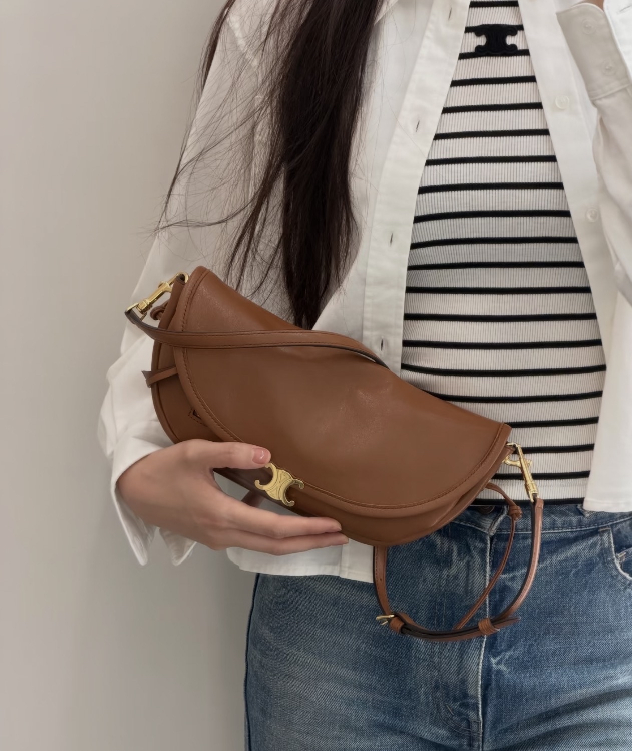 訂貨🍒Celine Little Halfmoon Bag Tan Size 25x13x5cm