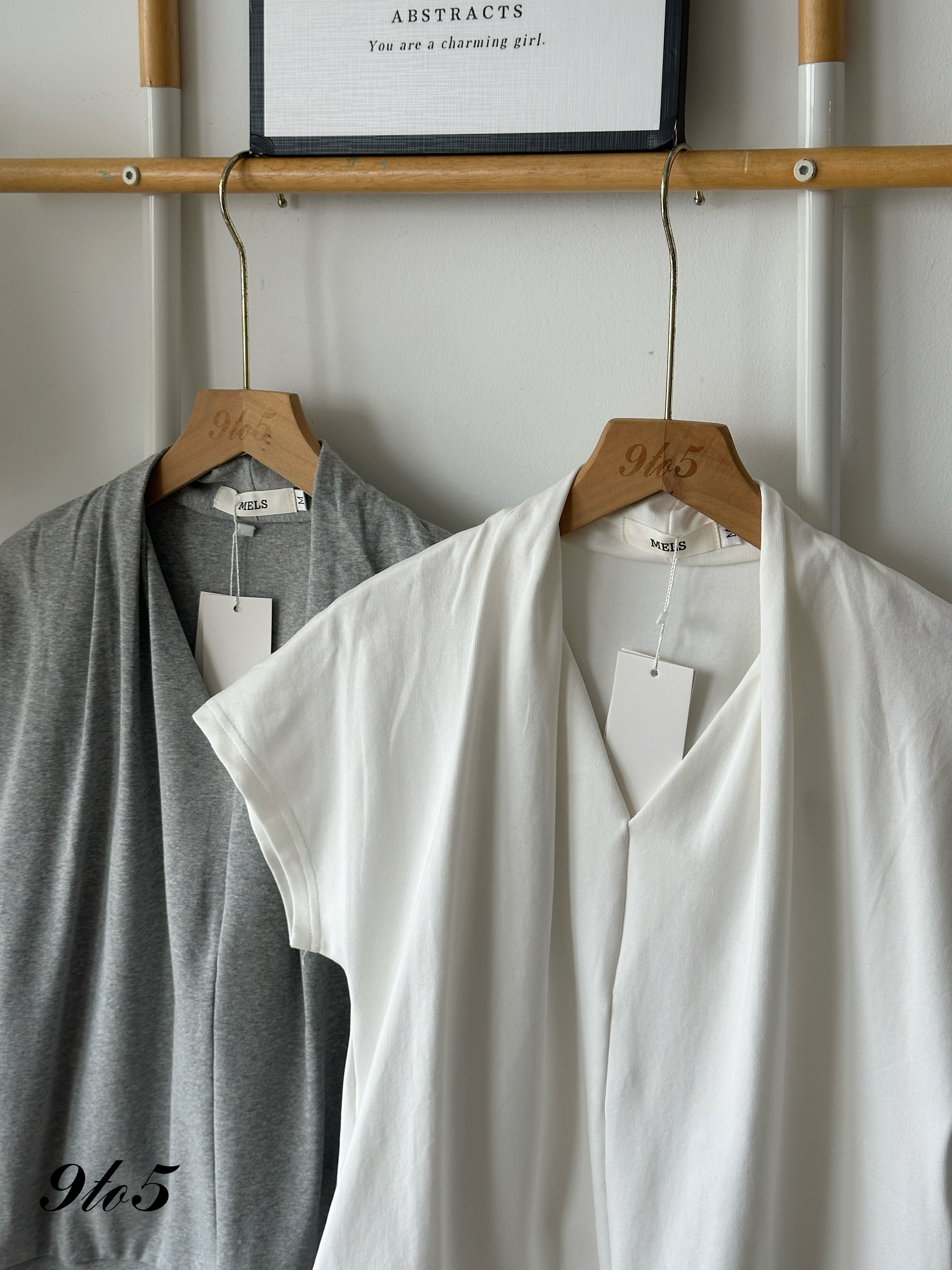 T4162 V Neck Top - Grey & White