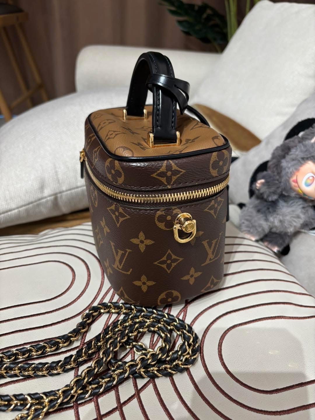 Lv vanity pm M45165 Reverse 2way bag  100%Authentic ,98%new  ✅key lock ✅dust bag