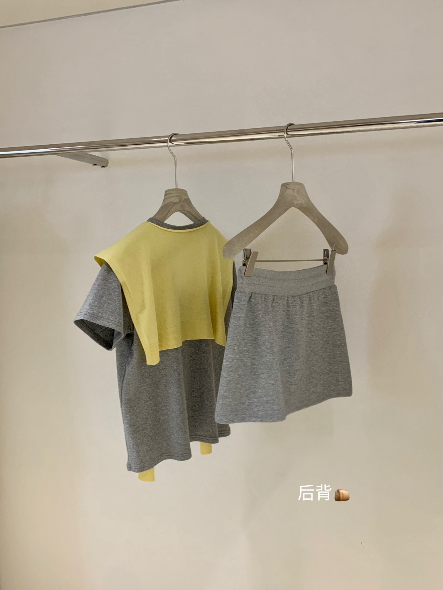 The Herbert Club Letter Embroidery Top+Shawl+Skirt Sets 撞色刺绣字母休闲 3 件套 （3 colours）