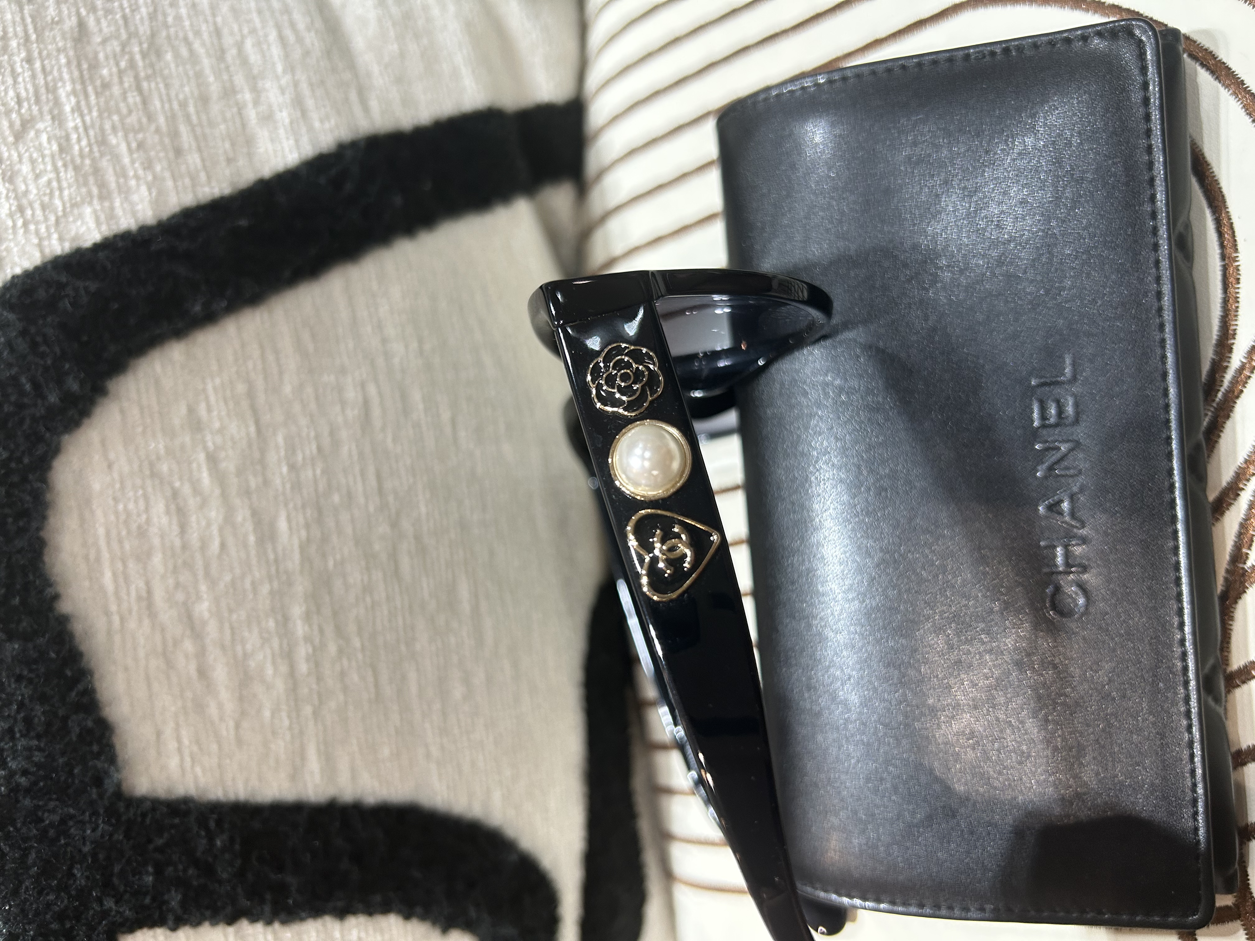 未使用品 Chanel Sunglasses 5477 Heart & 珍珠 & 山茶花 100%%Authentic, Unused未使用品 ✅box