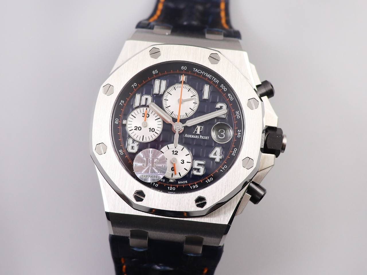 A P26470st蓝天白云V2版经典a p计时款式之一 搭载复刻原版3126机芯 直径42mm 厚度15.6mm 🔥注：JF的所有3126机芯系列是目前市面上壳身最薄和复刻程度最强的版本🔥🔥