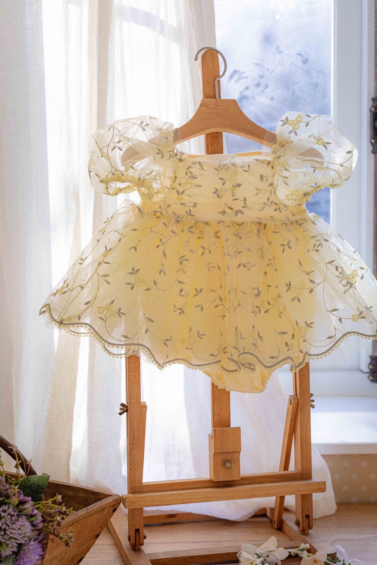 ☀️預訂 韓國直送☀️🇰🇷Oren Roslyn Bloom兩色花卉刺繡泡泡袖包屁裙/連身裙