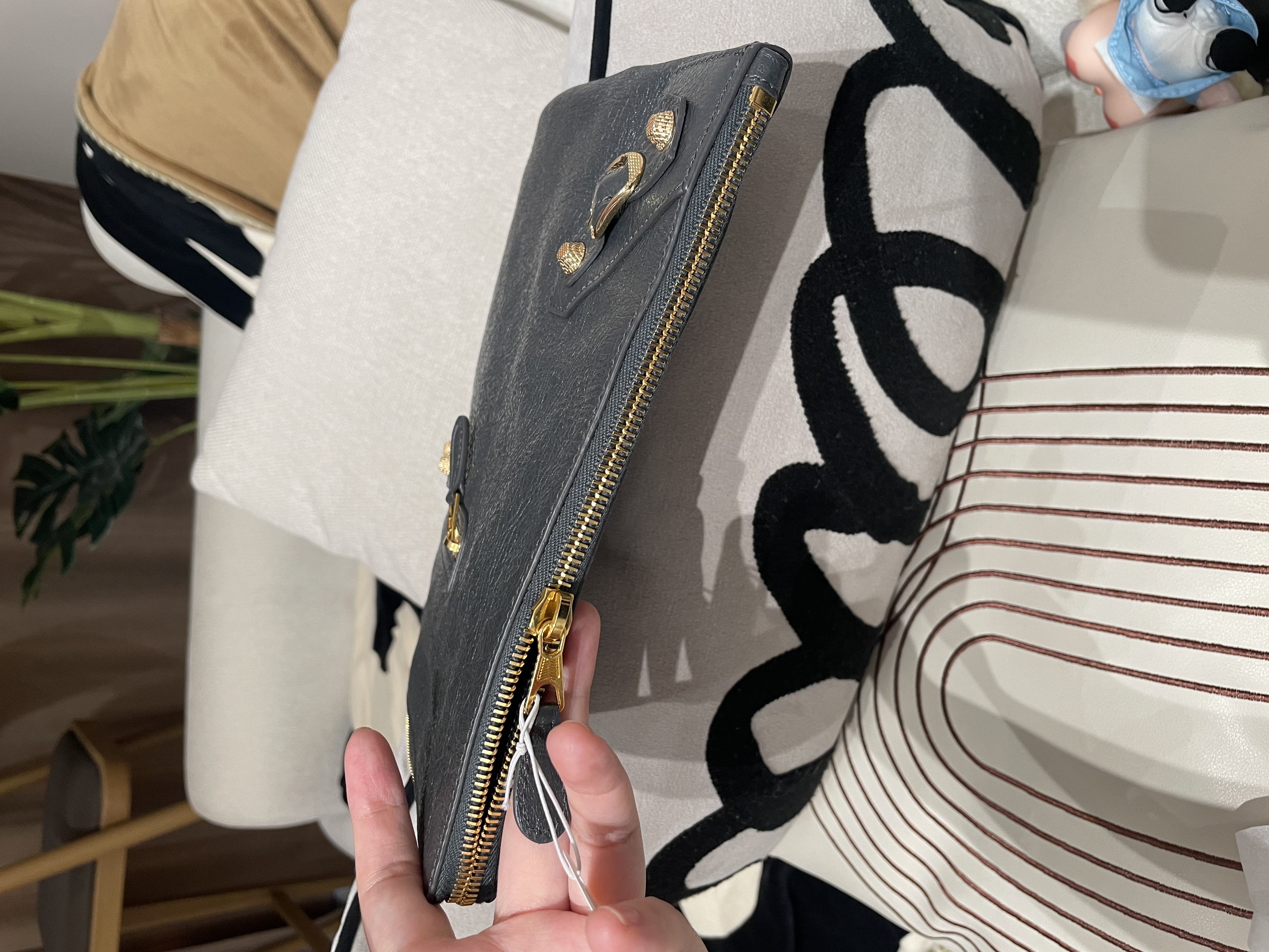 Balenciaga clutch bag  100%Authentic, unused ✅tap booklet✅dust bag