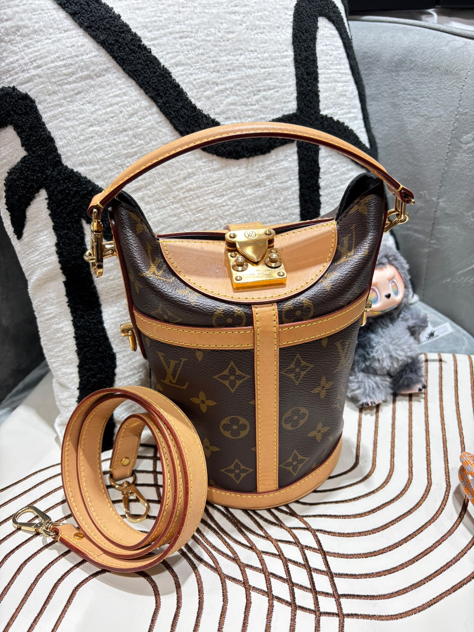 Lv Duffle bag 薯條包 bucket bag M43587 100%Authentic,95%new✅dust bag