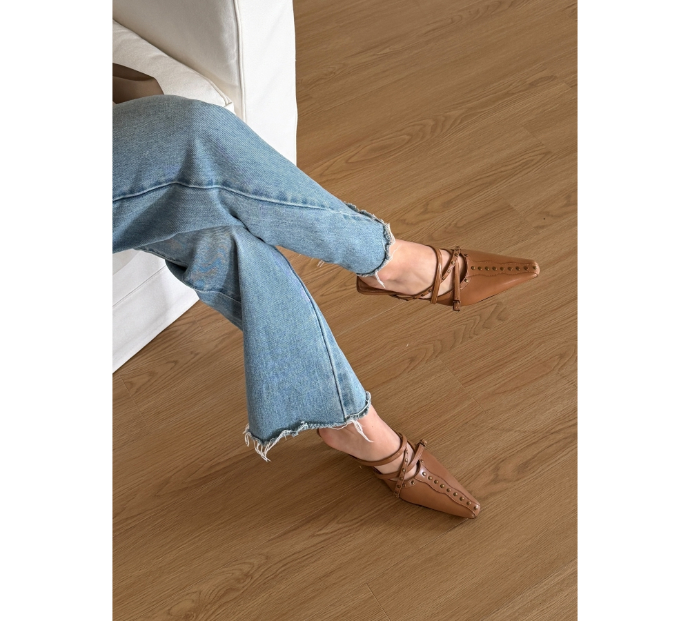 Stylish studs pointy mules
