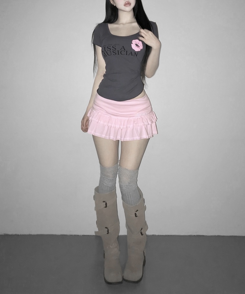 Graphic Scoop Neck Slim-Fit Top