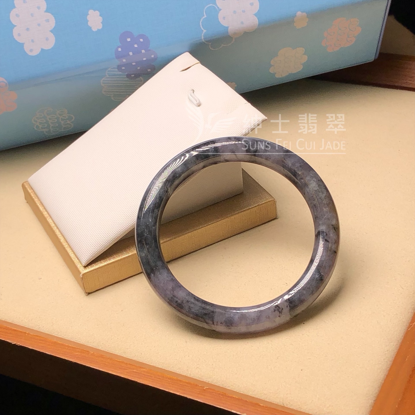 紫底山水烏雞帶翡色福鐲53.9mm