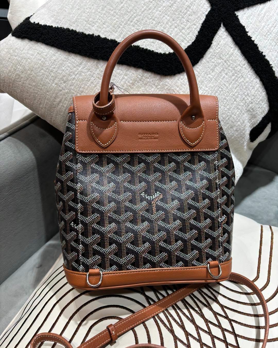 Goyard alpin mini backpack tan 100%Authentic, 98%new ✅dust bag 