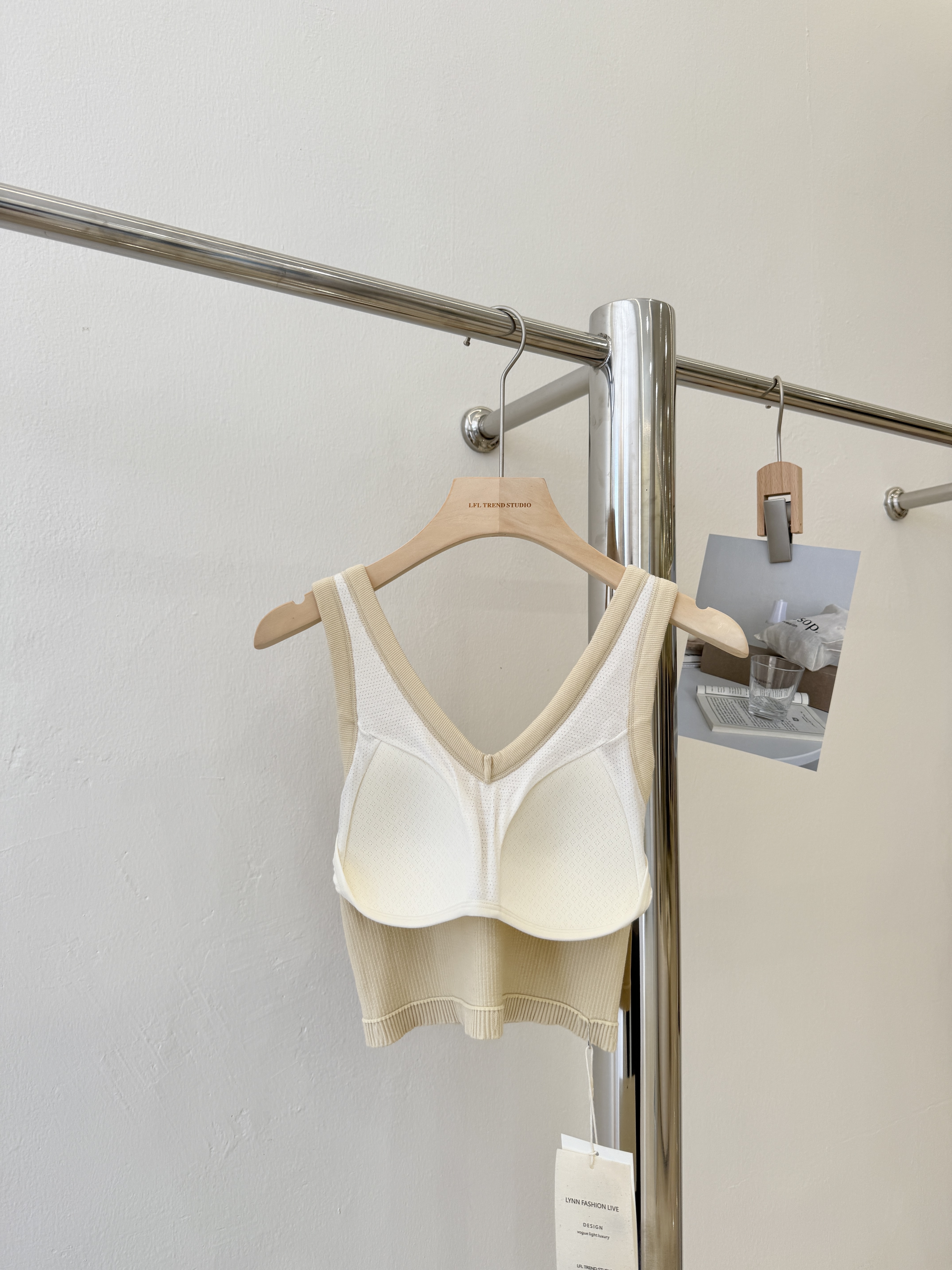 6897 螺纹中长V领胸垫背心