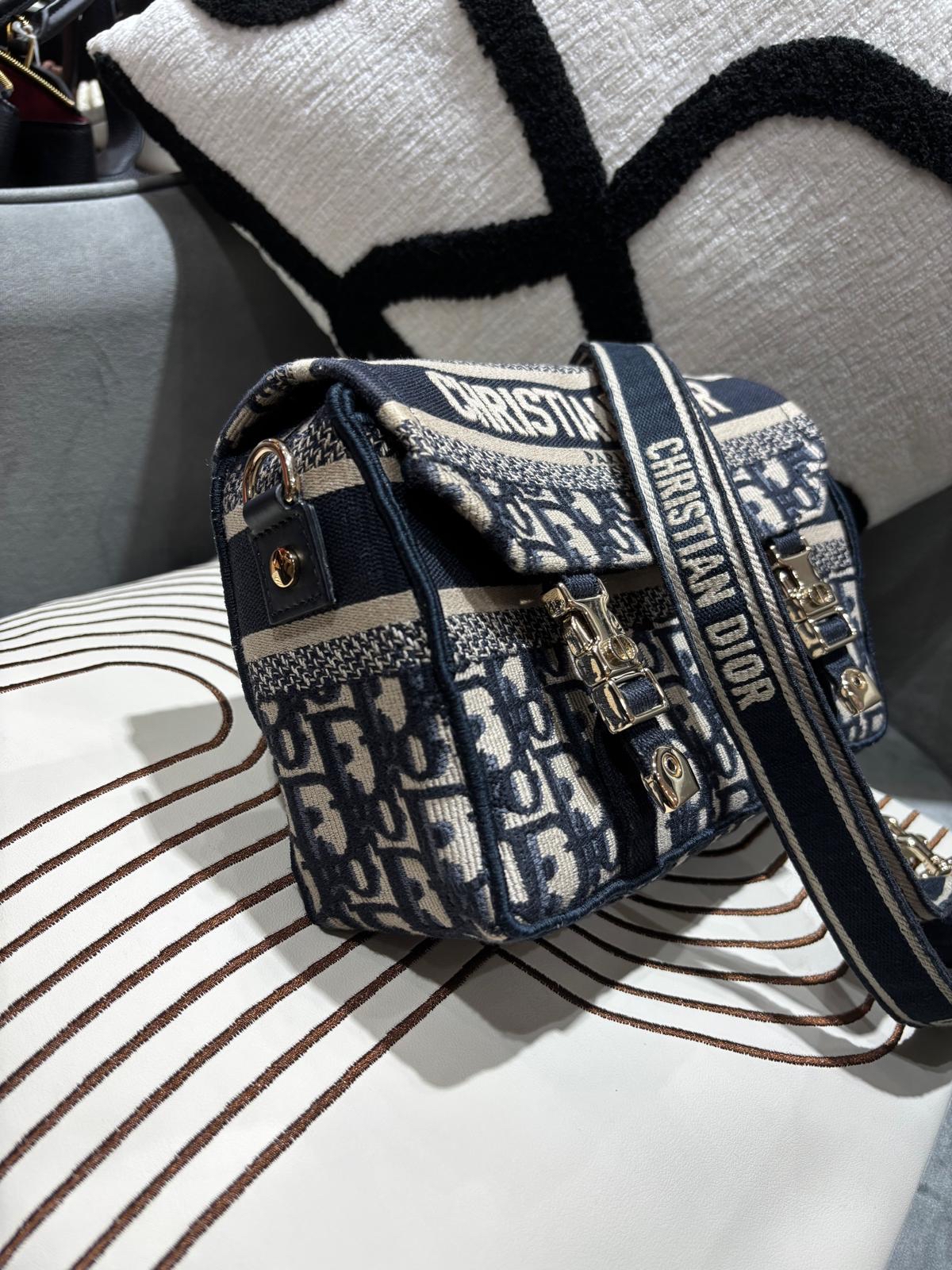 Dior 小碼 Diorcamp 手袋藍色 Dior Oblique 刺繡 100%Authentic, 99%New ✅Dust bag