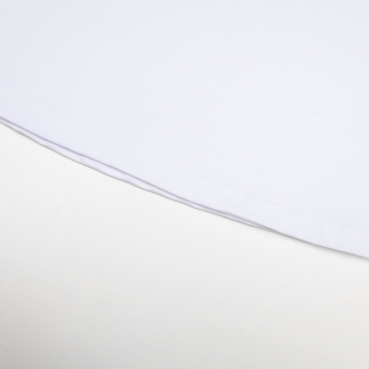 Mardi Mercredi Swing The Tail Ddanji Pearl Necklace T-shirt