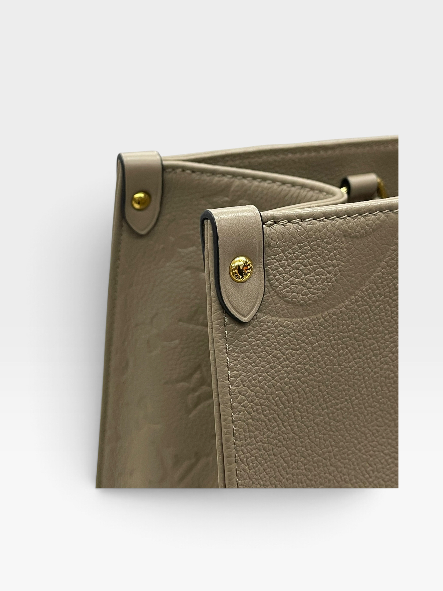 Pre-Owned LV On The Go MM / Product Code: 091016