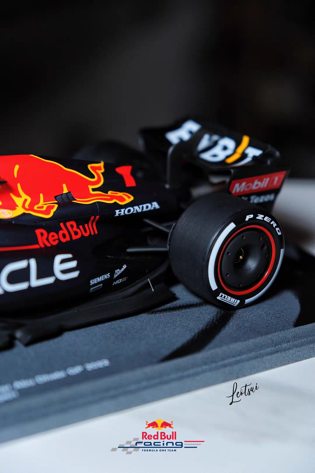 Spark 1/18 2022阿布扎比站 RB18 维斯塔潘F1 